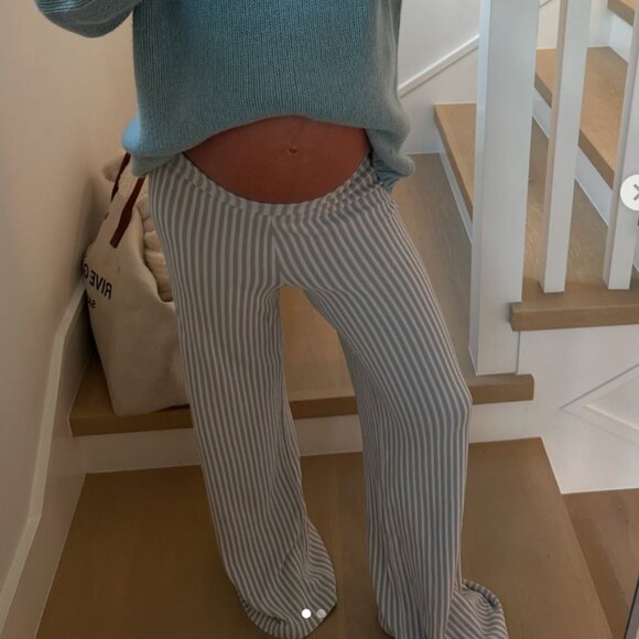 NA-KD fashion x @clairerose | US L | Knitted striped flared pants blue & white - Picture 4 of 5